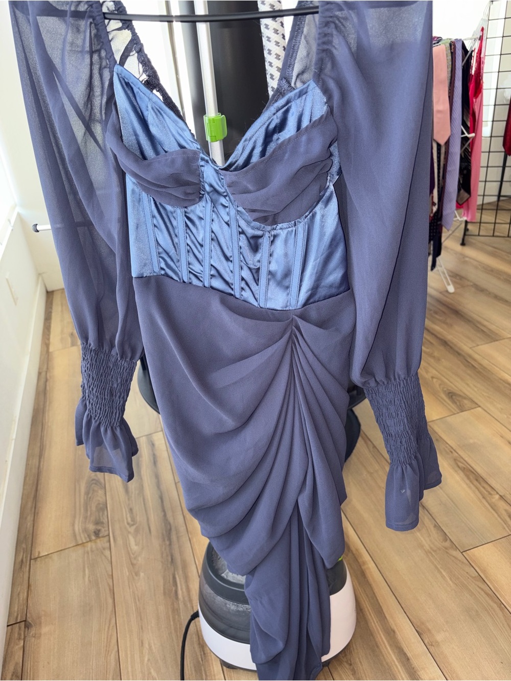 PrettyLittleThing mineral blue
Satin Insert Draped Chiffon Midi Dress size 4 - Picture 8 of 11